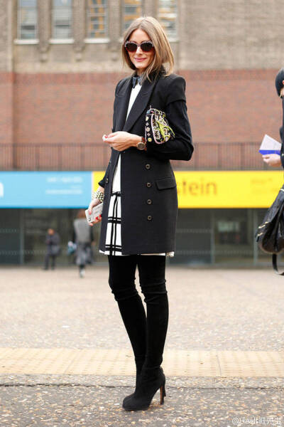 Olivia shoes:Stuart Weitzman