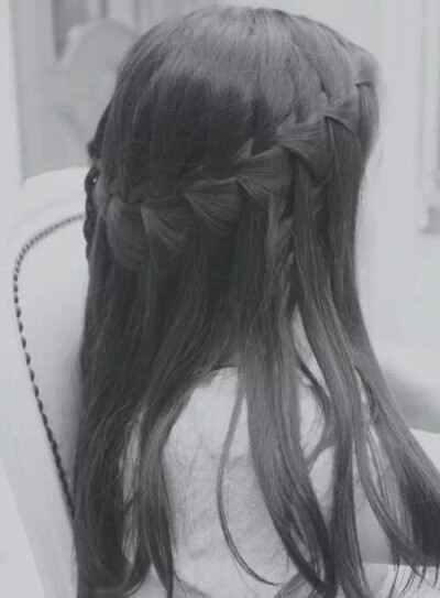 唯美的黑发编辫