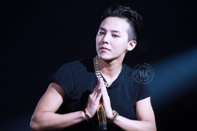 Cute 权志龙 GD 鸡涌xi G-Dragon 권지용 喜欢他不只单单喜欢他的外表他的才能，更多是因为他虔诚谦逊坚强又努力还有即使是世界巨星也那么礼貌亲切温柔，正是这样的他才吸引我们一直支持他爱他的不是吗!