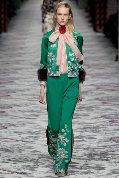 【衣堵为快时装周】 米兰时装周 服饰风尚 华服霓裳 Gucci Spring 2016 RTW 也来啦，这次颜色都好喜欢，美呆了！