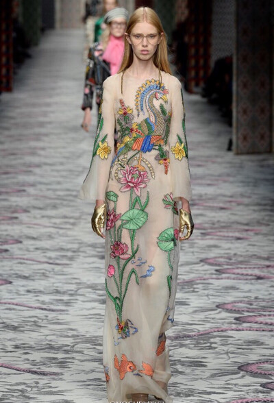 【衣堵为快时装周】 米兰时装周 服饰风尚 华服霓裳 Gucci Spring 2016 RTW 也来啦，这次颜色都好喜欢，美呆了！