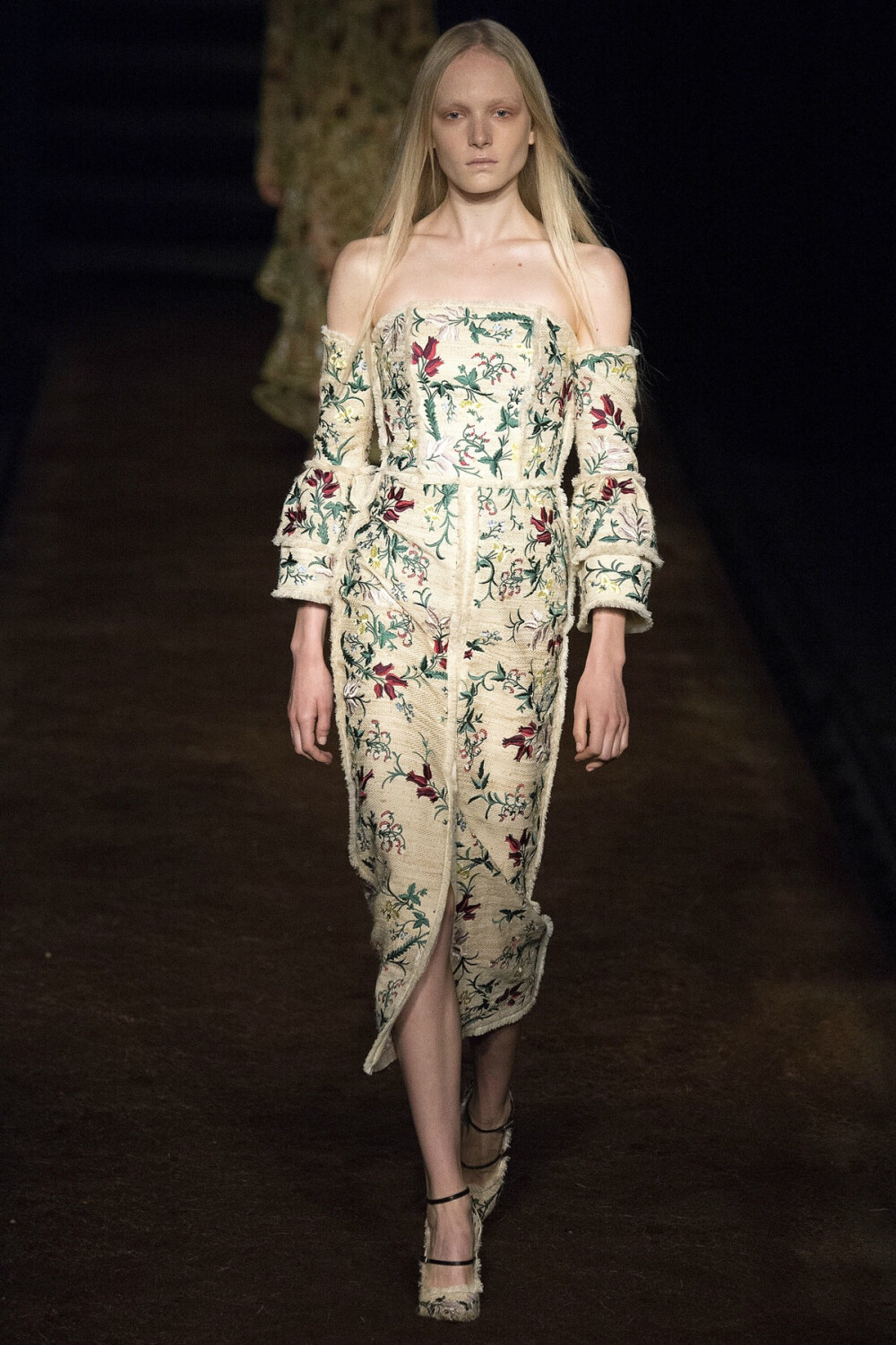 【衣堵为快时装周】 米兰时装周 服饰风尚 华服霓裳 仙女系 Erdem Spring 2016 高级成衣系列——迷离情愫，花朵散幽香