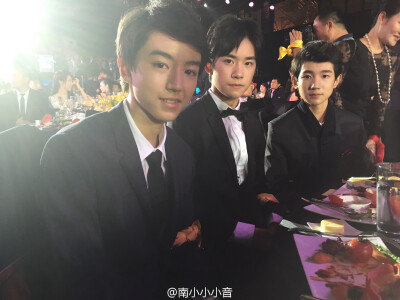 tfboys 王俊凯 易烊千玺 王源 时尚芭莎 明星慈善之夜