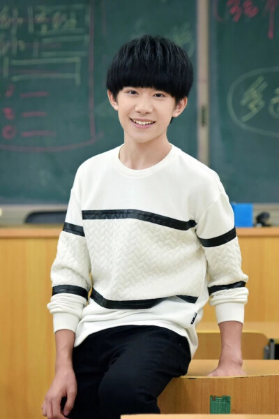 #易烊千玺 #tfboys易烊千玺 #tfboys iPhone手机桌面壁纸桌面背景 高清 美颜 酷帅