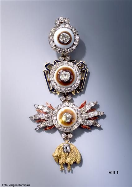 金色的羊毛和玛瑙。科勒（Johann Heinrich jeweler 1725），德累斯顿，玛瑙cabochons 86；三，钻石，金，银，搪瓷；14.5 x 7.0厘米