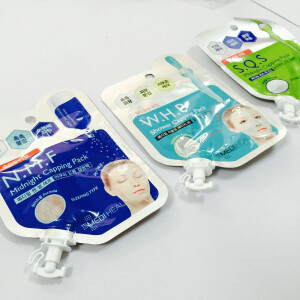 可莱丝睡眠面膜～可莱丝在国内的名声已经蛮大了，上次去韩国，竟然还有果冻的睡眠面膜，方便有好用，一袋差不多一个星期的量～～#面子保湿工程#