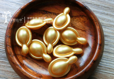 这个我的爱，超级滋润，修复也很好，一入秋我就暴干皮，只要晚上搽一颗，第二天皮肤马上水水的很柔嫩