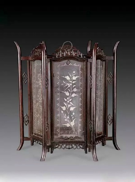 【传统技艺 | 宫灯】宫灯又称宫廷花灯,是中国富有特色的汉民族传统手