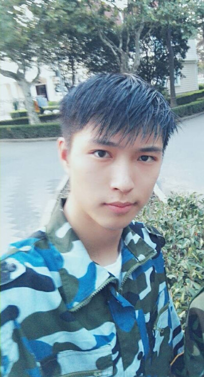 左溢##一年级大学季