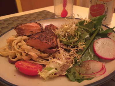 一人の食 Black Pepper Salmon Linguine with Greens