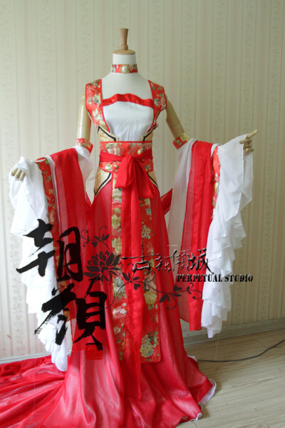 【朝颜】仙剑奇侠传3 龙葵COS 华丽 公主装 红葵#淘宝链接：https://item.taobao.com/item.htm?spm=a1z10.5-c.w4002-11464906703.106.3hWwsv&amp;amp;id=37158294143