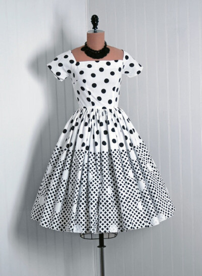 50年代黑白圆点连衣裙