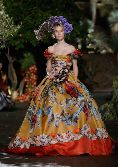 【衣睹为快时装周】 米兰时装周 秀场直击 服饰风尚 华服霓裳 Dolce · Gabbana Alta Moda Fall 2015 上演“西西里仲夏夜梦境”——来自西西里的女王