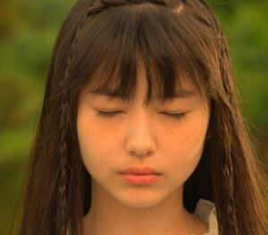 那朵花 真人版《未闻花名》。《我们仍未知道那天所看见的花的名字》真人版由村上虹郎担纲主演。他将与滨边美波、志尊淳、松井爱莉、饭丰万理江、高畑裕太共同出演“超平和Busters”的成员。宿海仁太、本间芽衣子、安城鸣子、松雪集、鹤见知利子、久川铁道