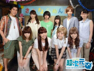 那朵花 真人版《未闻花名》。《我们仍未知道那天所看见的花的名字》真人版由村上虹郎担纲主演。他将与滨边美波、志尊淳、松井爱莉、饭丰万理江、高畑裕太共同出演“超平和Busters”的成员。宿海仁太、本间芽衣子、安城鸣子、松雪集、鹤见知利子、久川铁道