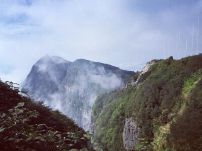 峨眉山上的一个山头