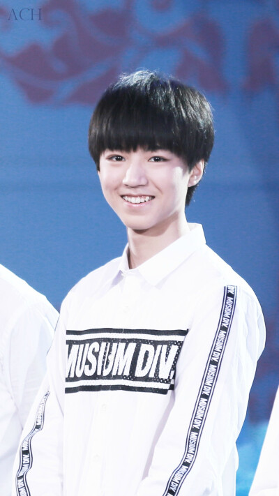 #王俊凯# #TFBOYS王俊凯# #TFBOYS# 150818挑战不可能录制 cr: 很明显我是秋天