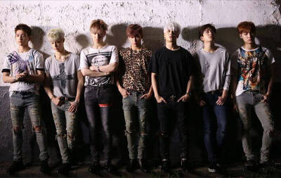  GOT7是韩国JYPEntertainment于2014年推出的男子组合，七名成员包括林在范（JB.）、朴珍荣（Jr.）、段宜恩（Mark）、王嘉尔（Jackson）、崔荣宰（YoungJae）、BamBam、金宥谦（YuGyeom）。