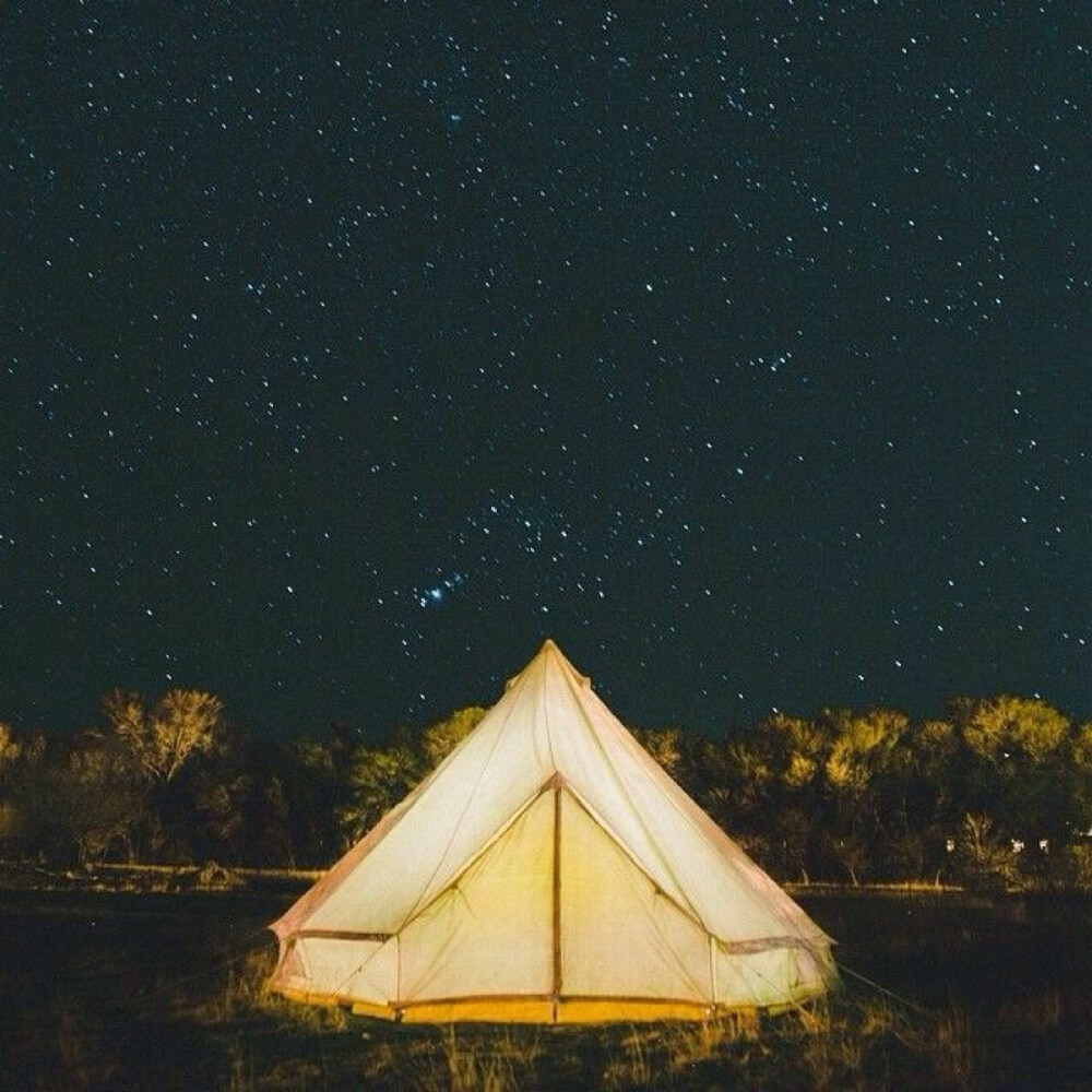 你说要带我去露营在一个夏天的夜晚看漫天的繁星.