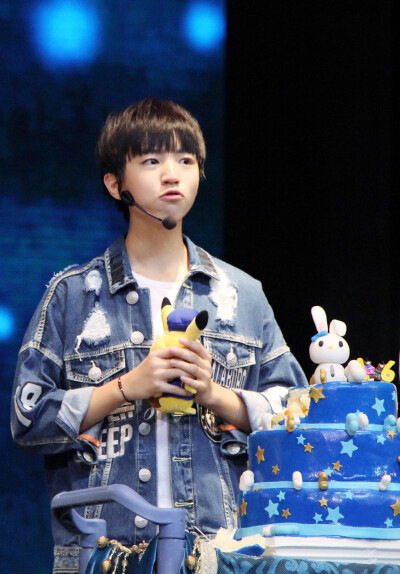 #王俊凯# #TFBOYS王俊凯# #TFBOYS# 150919 王俊凯生日会 cr：清汤小面加煎蛋