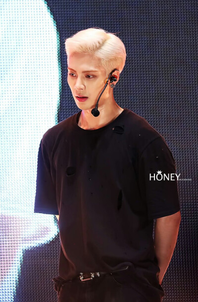  GOT7是韩国JYPEntertainment于2014年推出的男子组合，七名成员包括林在范（JB.）、朴珍荣（Jr.）、段宜恩（Mark）、王嘉尔（Jackson）、崔荣宰（YoungJae）、BamBam、金宥谦（YuGyeom）。