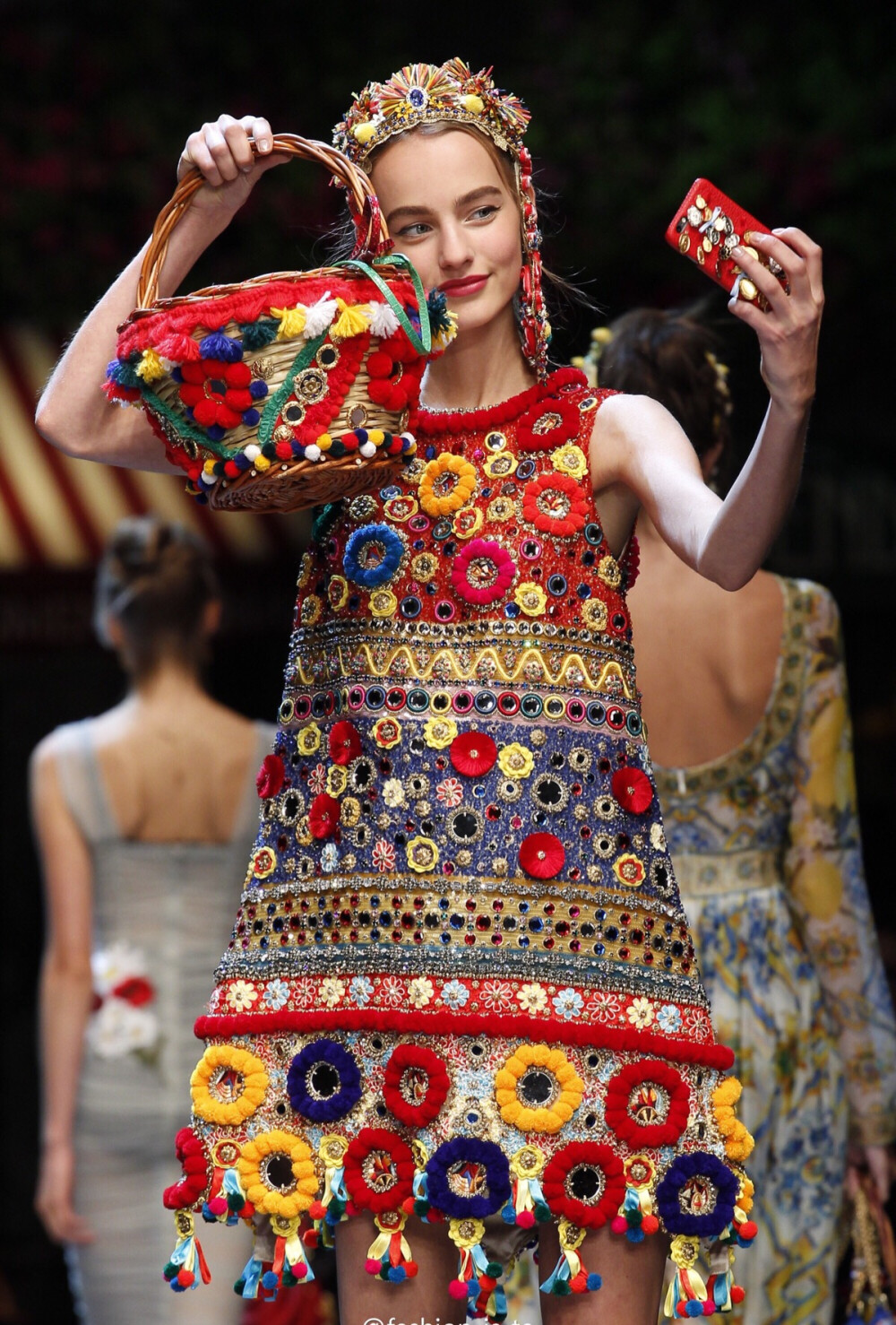 【衣睹为快时装周】 西西里少女的浪漫情怀 浮华的复兴 Dolce·Gabbana Spring 2016 RTW细节之美 。时装周 华服霓裳 服饰风尚