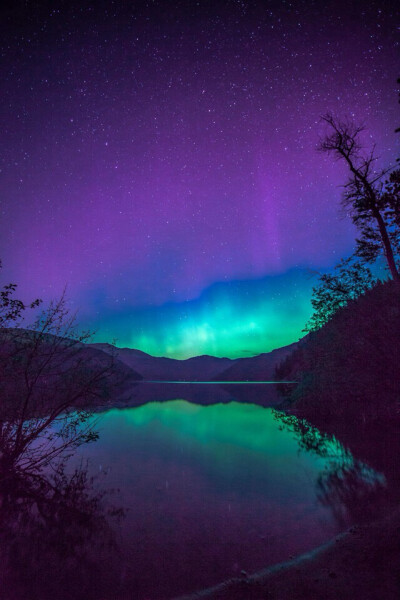 Christina Lake 加拿大克里斯蒂娜湖上的极光