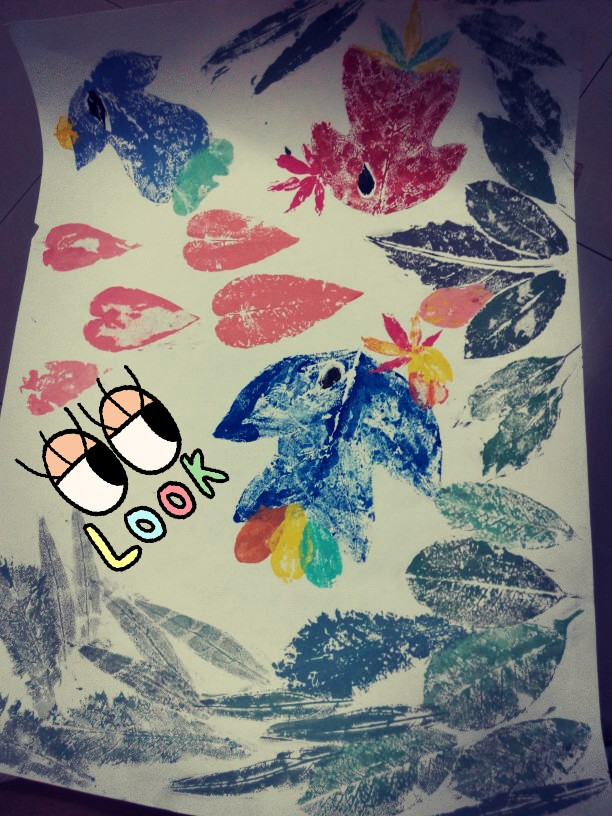 鱼儿都相爱了。绿叶实物版画。