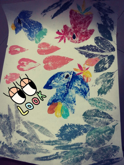 鱼儿都相爱了。绿叶实物版画。
