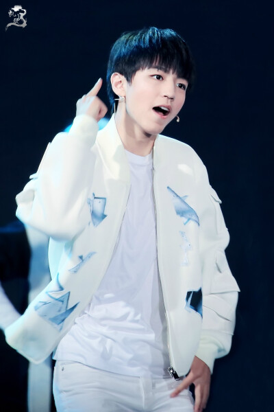 #王俊凯# #TFBOYS王俊凯# #TFBOYS# 150926 杭州萧山机场-四川绵阳机场 cr：KarrysLove凯旋站