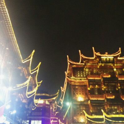 上海之旅▽ 城隍庙 很多小吃 夜晚景色很美