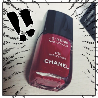 #种草机#Chanel指甲油635号。比正红色稍微深那么一丢丢23333( ´ ▽ ` )ﾉ然而非常适合秋冬季节，上色了真是非常高贵的颜色啊！（然而黄皮可能有点显黑，种草需谨慎）