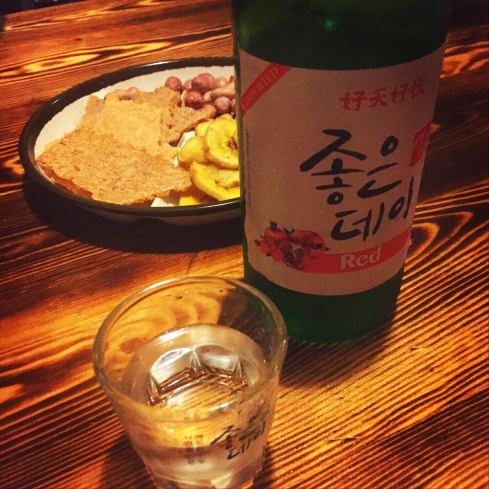 #樱桃味烧酒#能喝酒的人应该会觉得像饮料、酒劲和珍露比差远了、麦当劳旁边的小道一直走到头