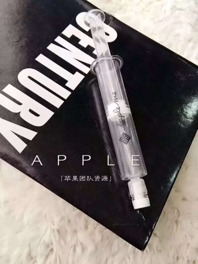 旅行游玩累累的一天 宝宝必携带的Appleme涂抹式水光针与乳液混合 第二天起床 尼再去照照镜子 看看皮肤滑不滑 嫩不嫩 滋润不滋润吧