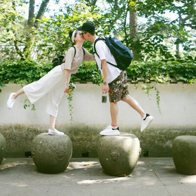 十七八岁的夏天感觉恋爱像喝汽水要冒泡泡一点一点蹦碎喉咙里才爽快 到了现在你会发觉还是白水最解渴#壁纸#摄影#情侣头像