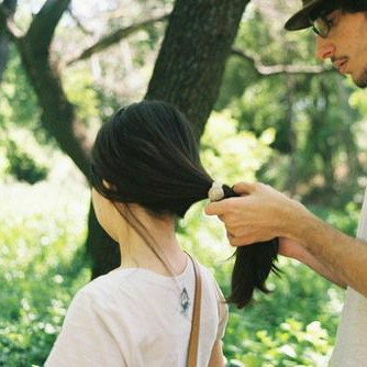 夜深人静的时候别矫情，孤独无依的时候别回头。