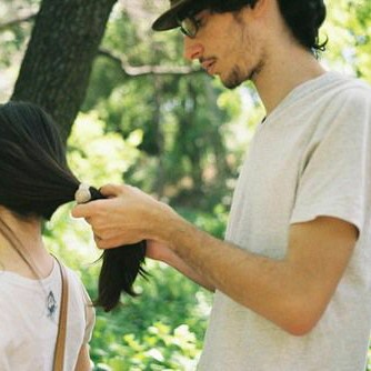 夜深人静的时候别矫情，孤独无依的时候别回头。