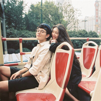 夜深人静的时候别矫情，孤独无依的时候别回头。