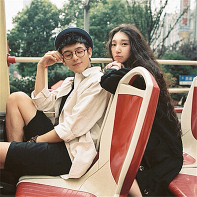 夜深人静的时候别矫情，孤独无依的时候别回头。