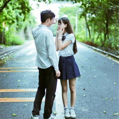 手不要给别人牵怀抱也都是我的‘情侣头像’