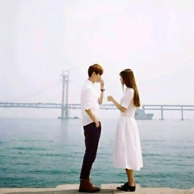 手不要给别人牵怀抱也都是我的‘情侣头像’