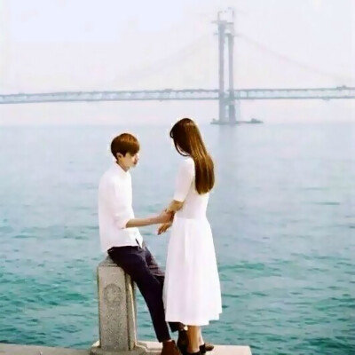 手不要给别人牵怀抱也都是我的‘情侣头像’