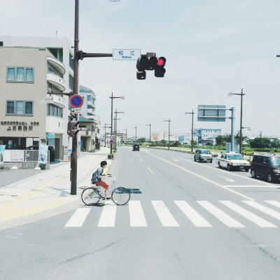 手不要给别人牵怀抱也都是我的‘情侣头像’