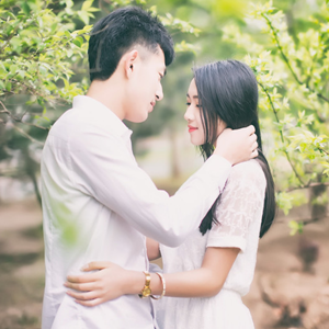 手不要给别人牵怀抱也都是我的‘情侣头像’