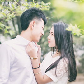 手不要给别人牵怀抱也都是我的‘情侣头像’