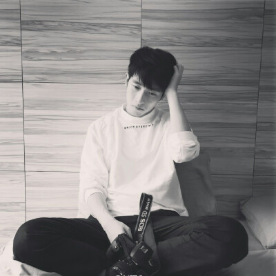 手不要给别人牵怀抱也都是我的‘情侣头像’