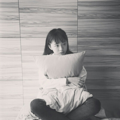 手不要给别人牵怀抱也都是我的‘情侣头像’