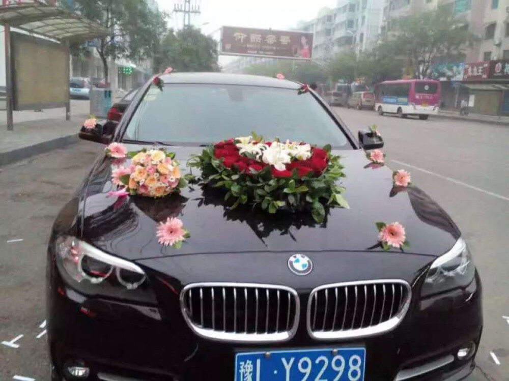 婚車。