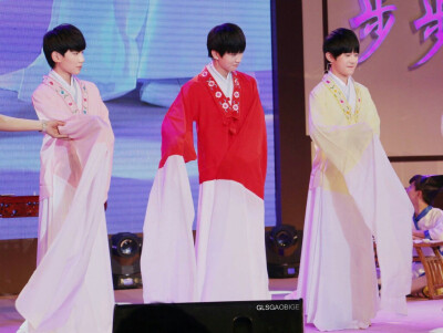 TFboys，陌上翩翩人如玉，公子白衣世无双。