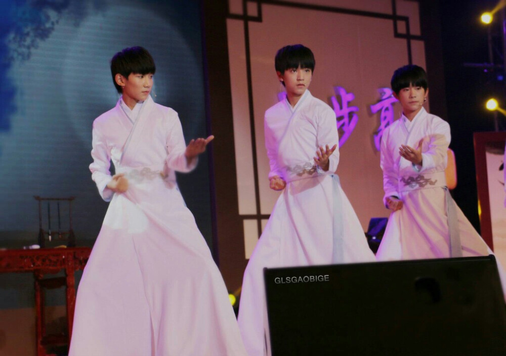 tfboys。